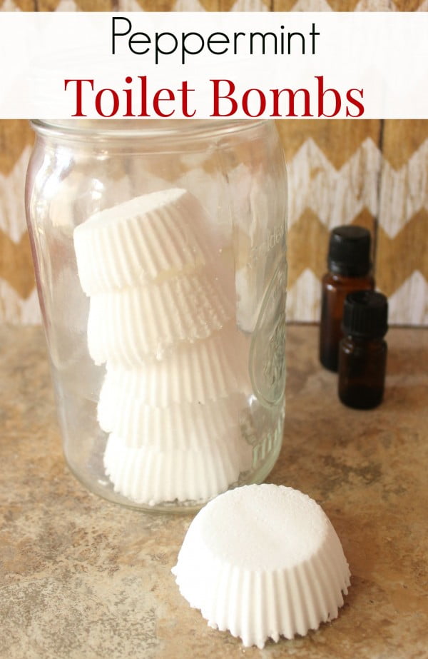 DIY Peppermint Toilet Bombs #DIY #bathroom #cleaning #fizzies #toiletbombs #crafts