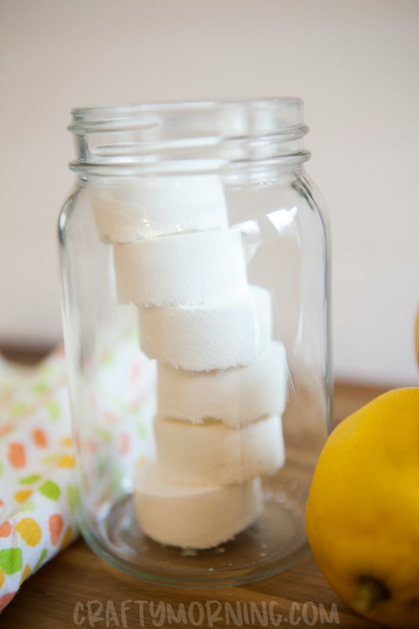 Lemon Toilet Fizzies (Homemade Cleaner) #DIY #bathroom #cleaning #fizzies #toiletbombs #crafts