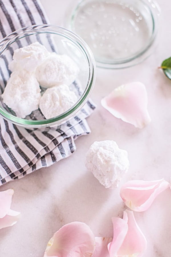 DIY Toilet Bombs: A Safe + Natural Toilet Cleaner #DIY #bathroom #cleaning #fizzies #toiletbombs #crafts