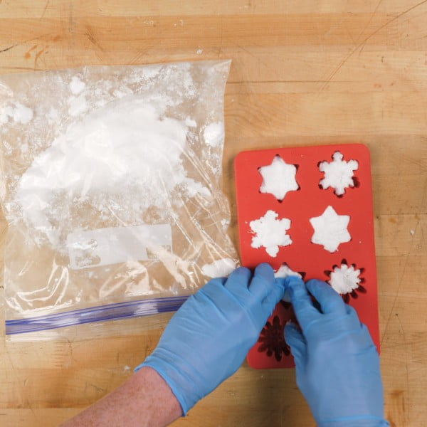 How To Make Toilet Cleaning Bombs #DIY #bathroom #cleaning #fizzies #toiletbombs #crafts