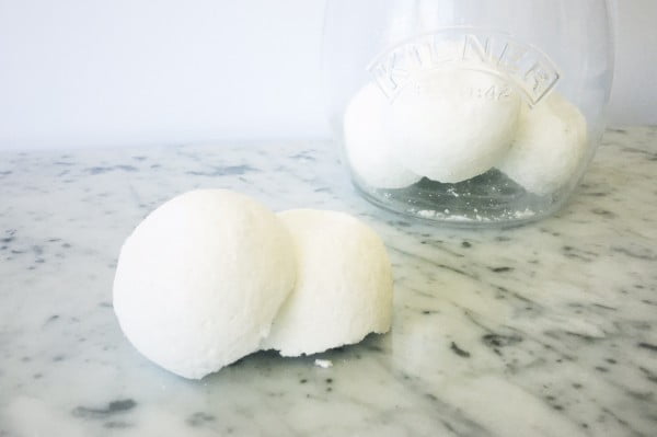 Make Your Own Toilet Cleaning Bombs #DIY #bathroom #cleaning #fizzies #toiletbombs #crafts