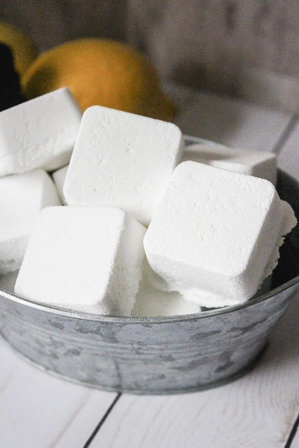 DIY Toilet Bombs #DIY #bathroom #cleaning #fizzies #toiletbombs #crafts