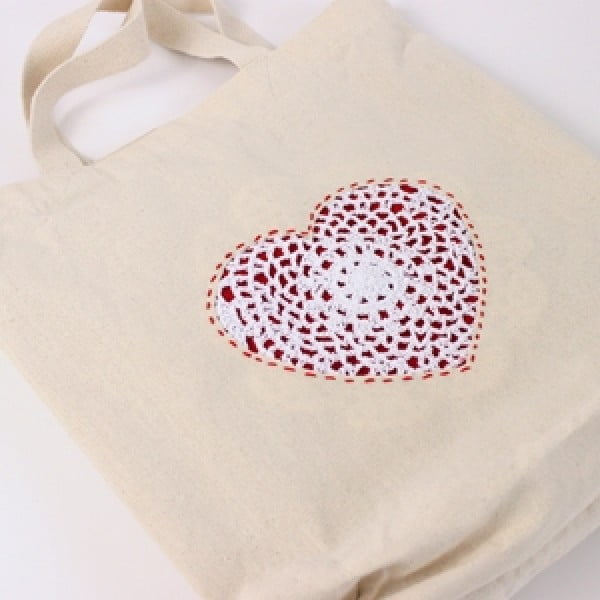 Doily Heart DIY Tote Bag #DIY #craft #totebag