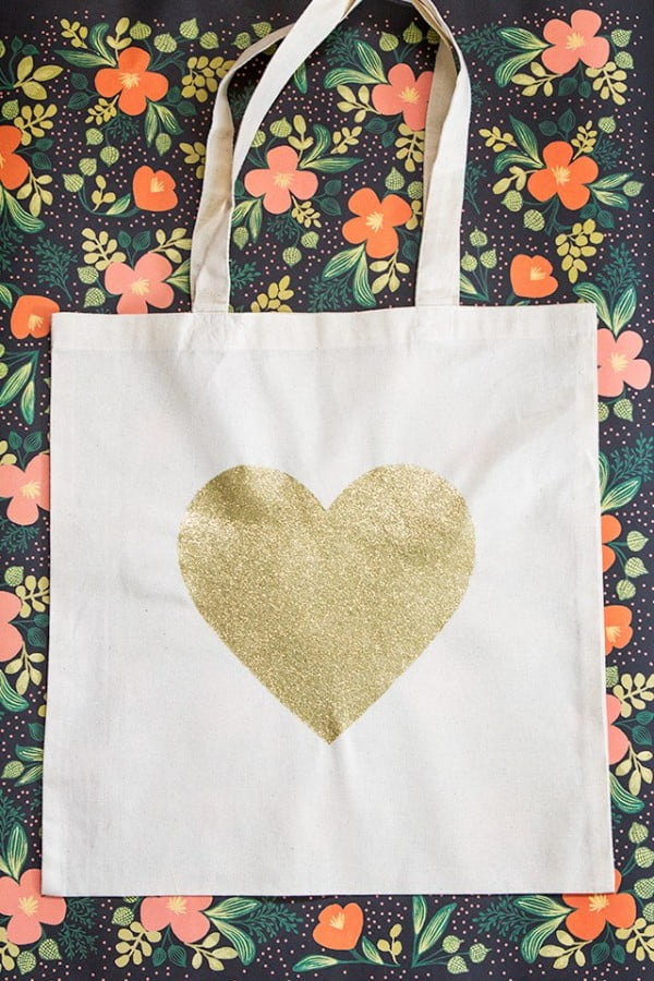 DIY Gold Glitter Heart Tote Bag #DIY #craft #totebag
