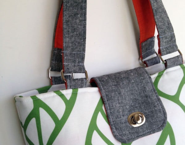 DIY Tote Bag: Add a Pop of Color with Two-Sided Fabric Handles #DIY #craft #totebag