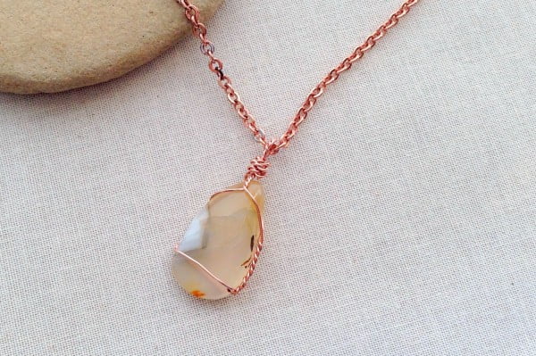 Wrap Wire Around a Polished Rock, Shell, or Found Item to Make Jewelry #DIY #crafts #jewelry