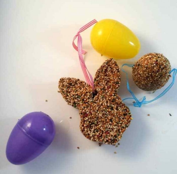 DIY Bird Feeder Easter Craft #Easter #DIY #crafts