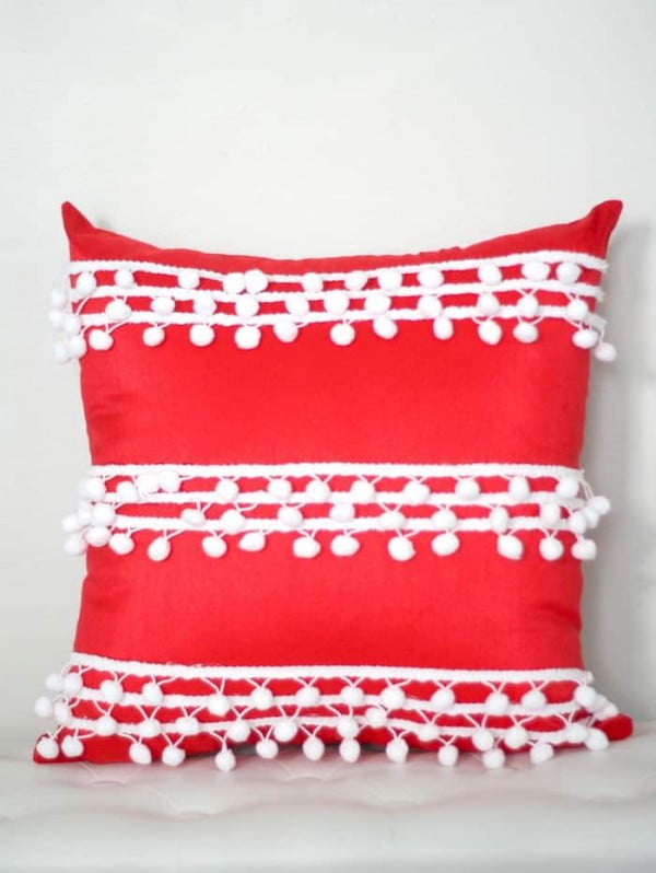 No Sew Pillow Cover with Pom Pom Trim #nosew #DIY #craft #homemade #pillow