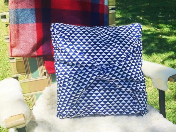 How to Make a No-Sew Pillow Cover #nosew #DIY #craft #homemade #pillow