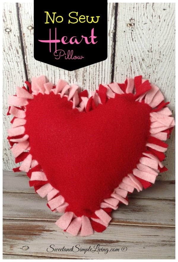 DIY Felt Heart Craft Idea: No Sewing Required #nosew #DIY #craft #homemade #pillow