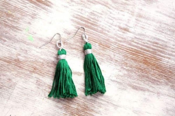 How to Make A Tassel Necklace & Earrings #DIY #jewelry #earrings #crafts