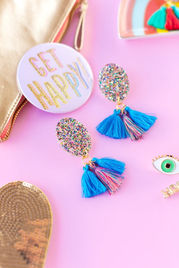 DIY Glitter Tassel Earrings #DIY #jewelry #earrings #crafts