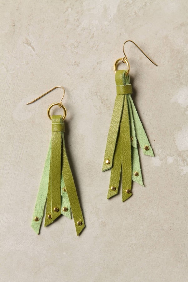 {DIY Tutorial} Anthro Knockoff Tassel Earrings #DIY #jewelry #earrings #crafts
