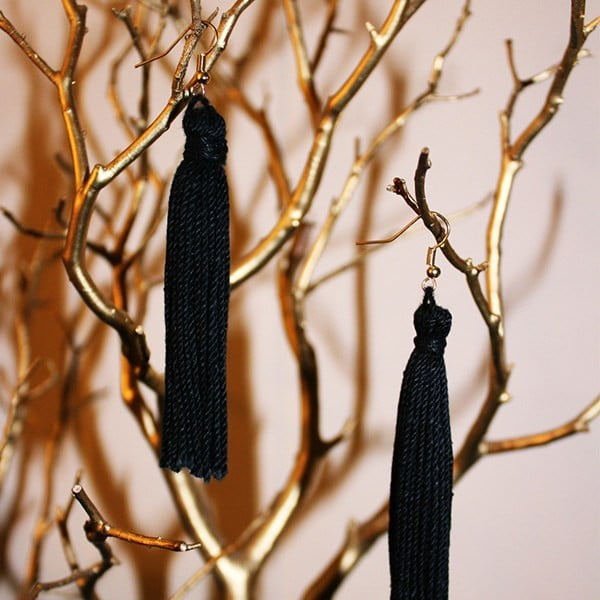 Tassel Earrings + Jewelry Holder DIY #DIY #jewelry #earrings #crafts