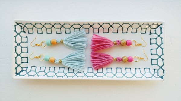 Simple & Inexpensive DIY Tassel Earrings #DIY #jewelry #earrings #crafts