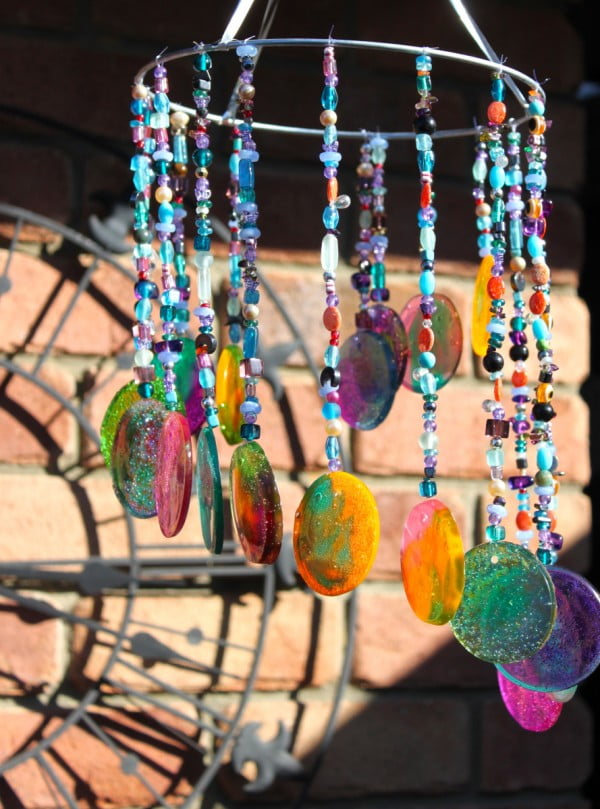 DIY Sun catcher/Wind chime. #DIY #crafts #windchimes