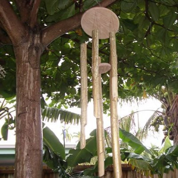 Make Your Own Wind Chime Out of Bamboo #DIY #crafts #windchimes