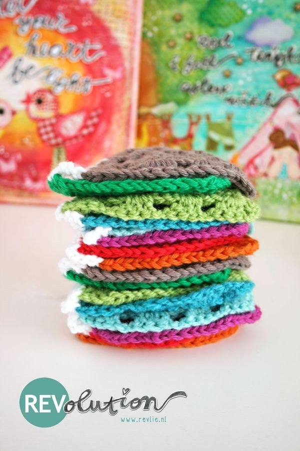 diy {moodkids} bright crochet REVitup banner, free pattern! #crochet #crochetpattern #DIY #craft