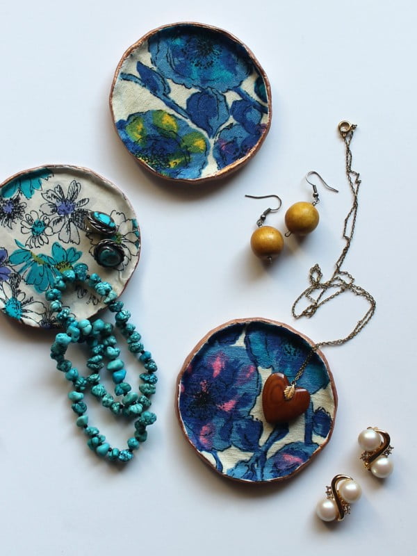 DIY clay and fabric jewellery dish #DIY #clay #dish #trinket
