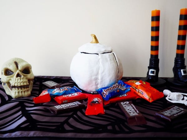 DIY Clay Pumpkin Candy Bowl for Halloween #DIY #clay #dish #trinket