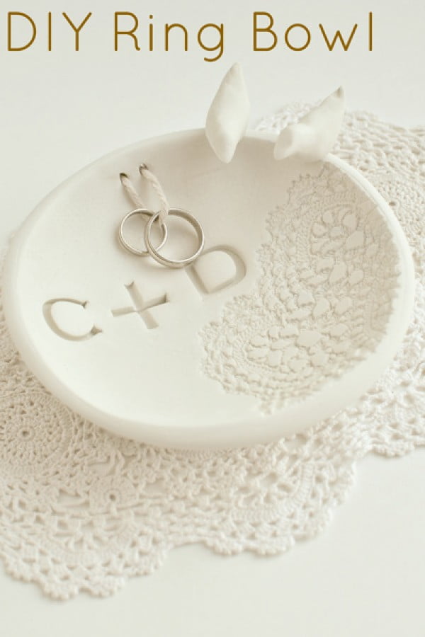 DIY Ring Bowl Made from Oven-Bake Clay #DIY #clay #dish #trinket
