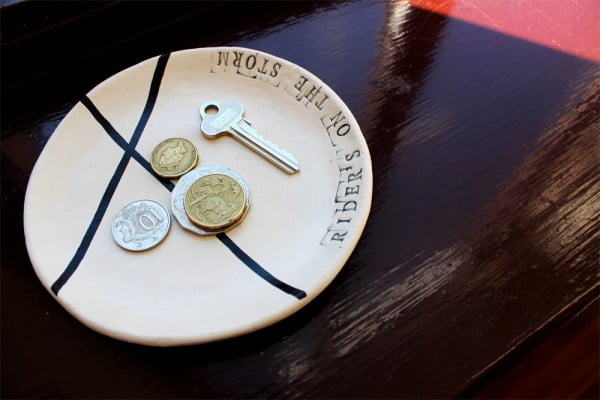 DIY AIR DRY CLAY DISH #DIY #clay #dish #trinket