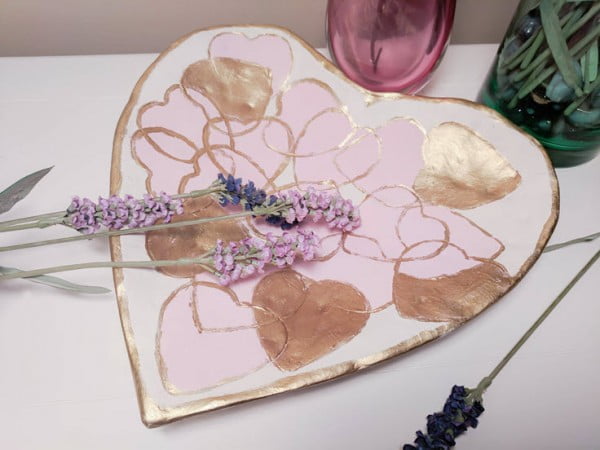 How To Make A Beautiful DIY Air Dry Clay Heart Dish #DIY #clay #dish #trinket