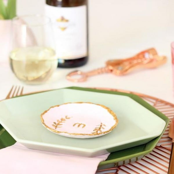 DIY Clay Dish Place Setting for Your Guests #DIY #clay #dish #trinket
