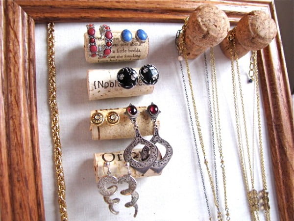 Weekend DIY: Wine Cork Jewelry Organizer #DIY #craft #winecork