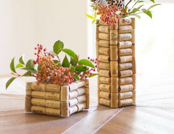 DIY: Wine Cork Vase #DIY #craft #winecork