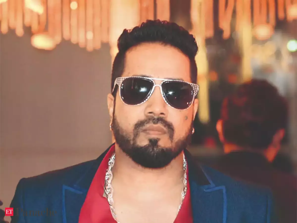 Mika Singh performs in Pakistan and faces ban