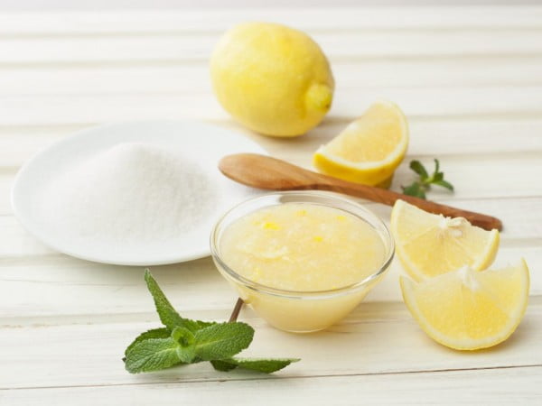 How to Make (and Use) a DIY Scalp Scrub